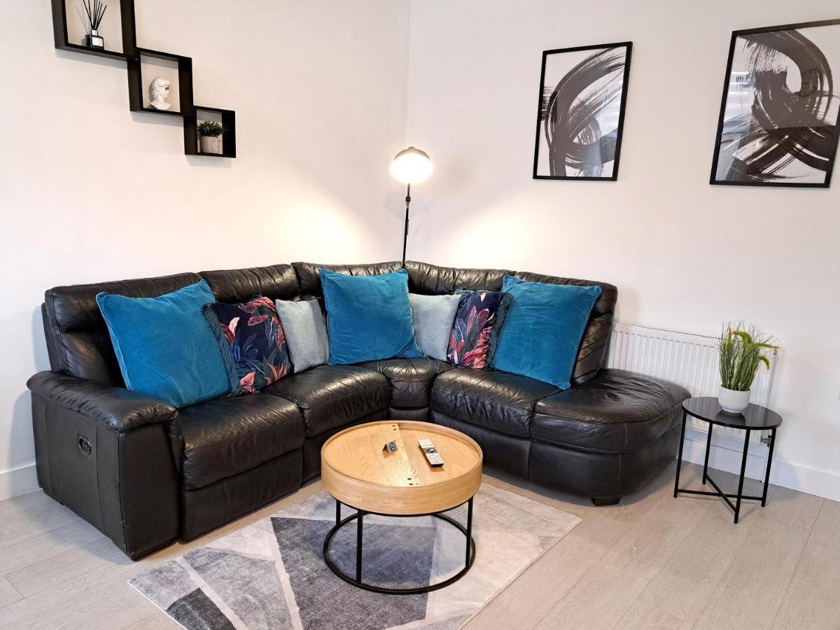 Spacious 3 Bed Apartment, En-Suites, Near Train Station! Watford  Exterior foto